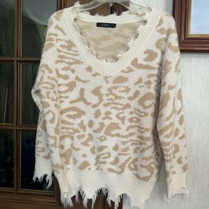 Leani Animal Print V-Neck Sweater in Cream and Tan